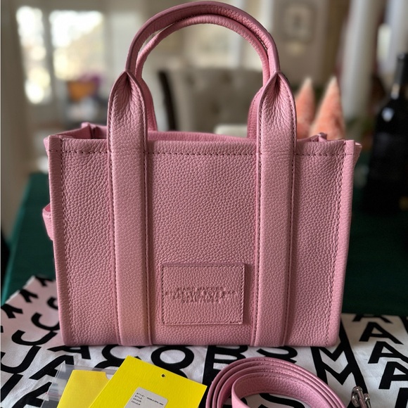 Authentic MARC JACOBS The Leather Tote Bag Crossbody, Ribbon Pink Size Small - Picture 2 of 15